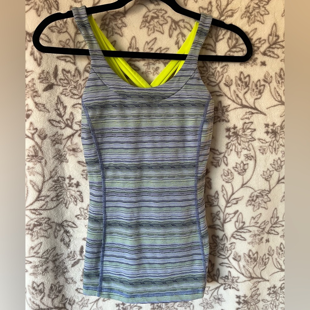 ✨RARE Y2K Vintage Lululemon✨ Enhearten built in bra tank Size 8